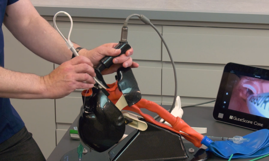 Use of the USB™ as a stylet with a Macintosh blade laryngoscope